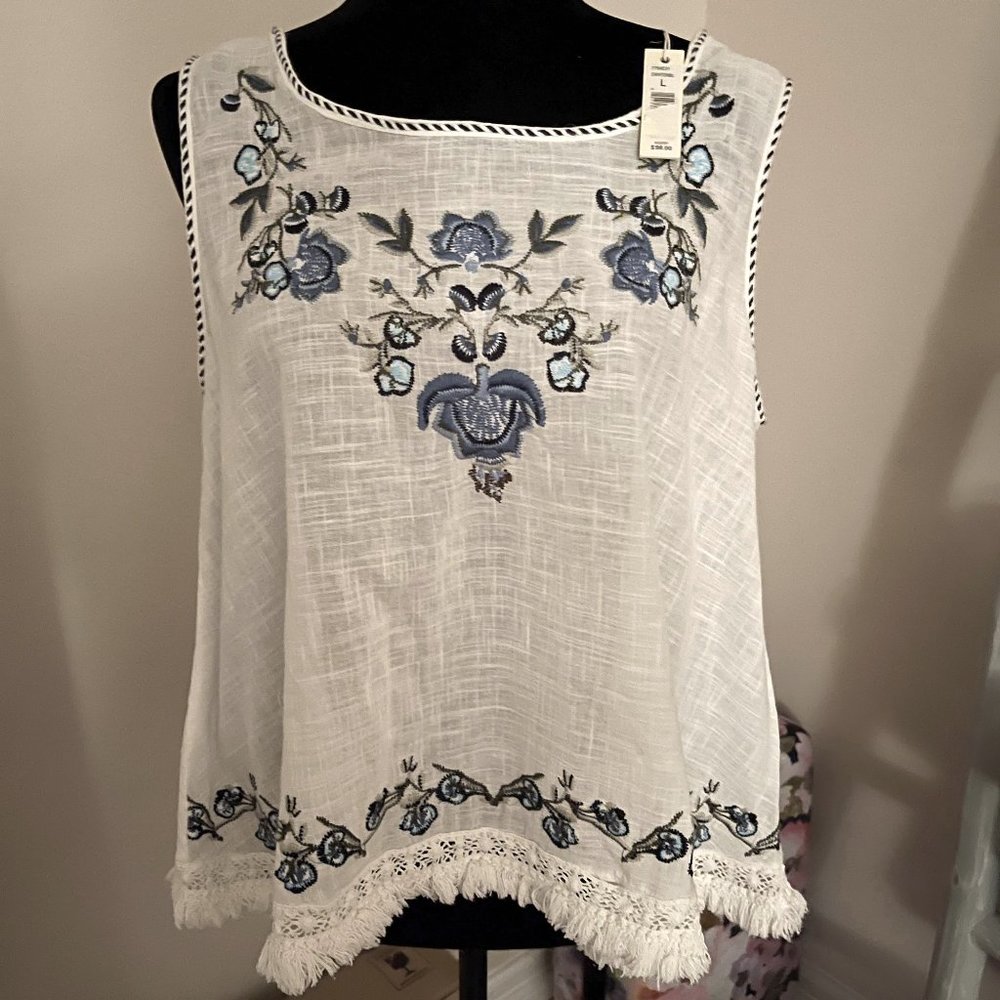 NWT beautiful embroidered sleeveless large top